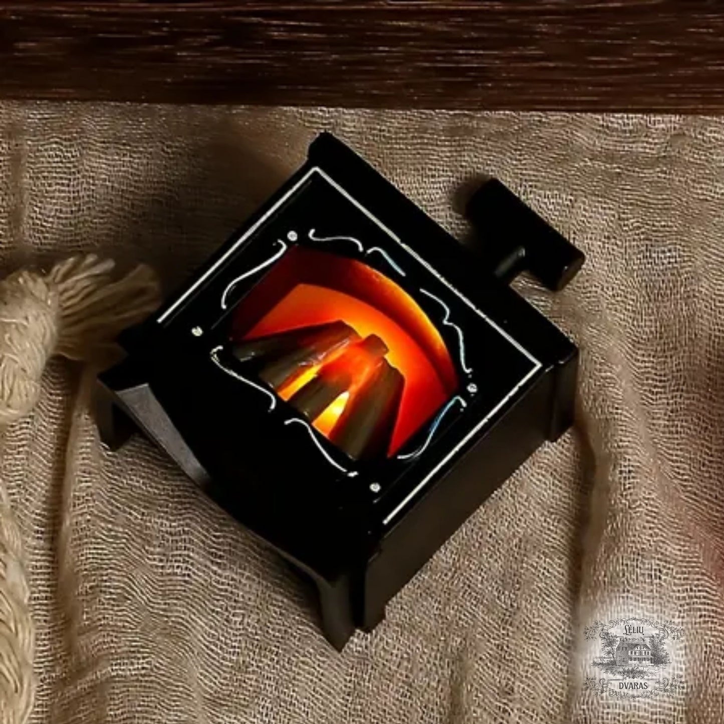 Mažas šviečiantis židinys