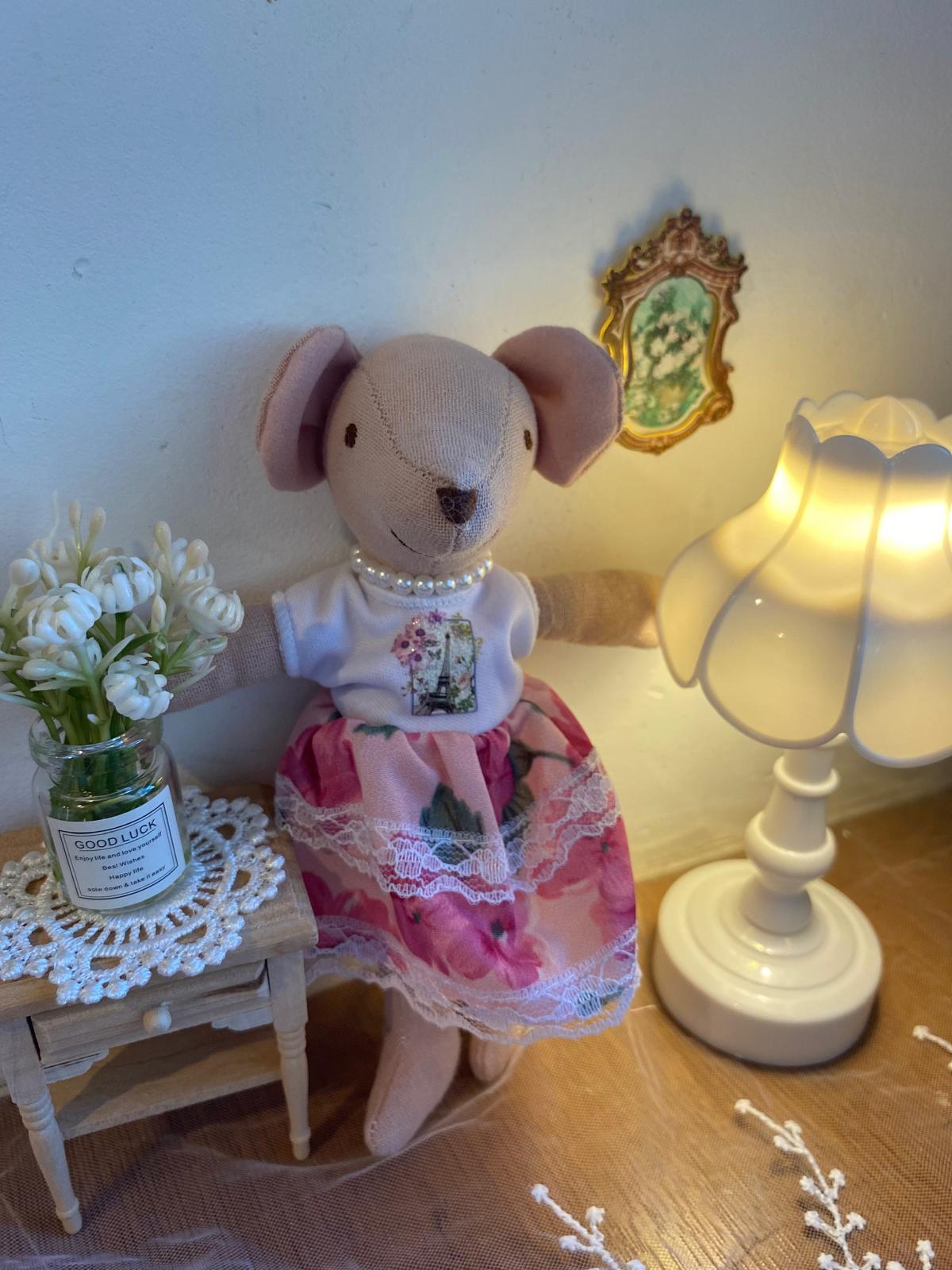 Pelytė Paula – dvaro elegancijos įsikūnijimas 🐭✨