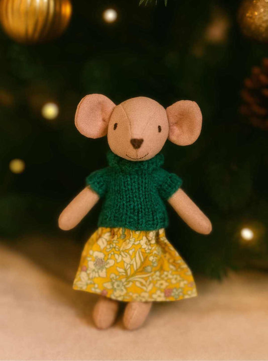 Pelytė Hana su geltonu sijonu