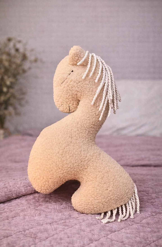 Kakavinės spalvos kumeliukas Amigo