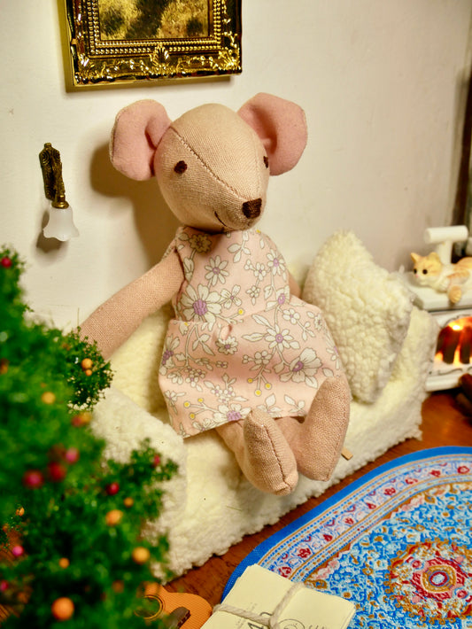 🕊️ Didesnė pelytė Rin – tylos ir šviesos sergėtoja