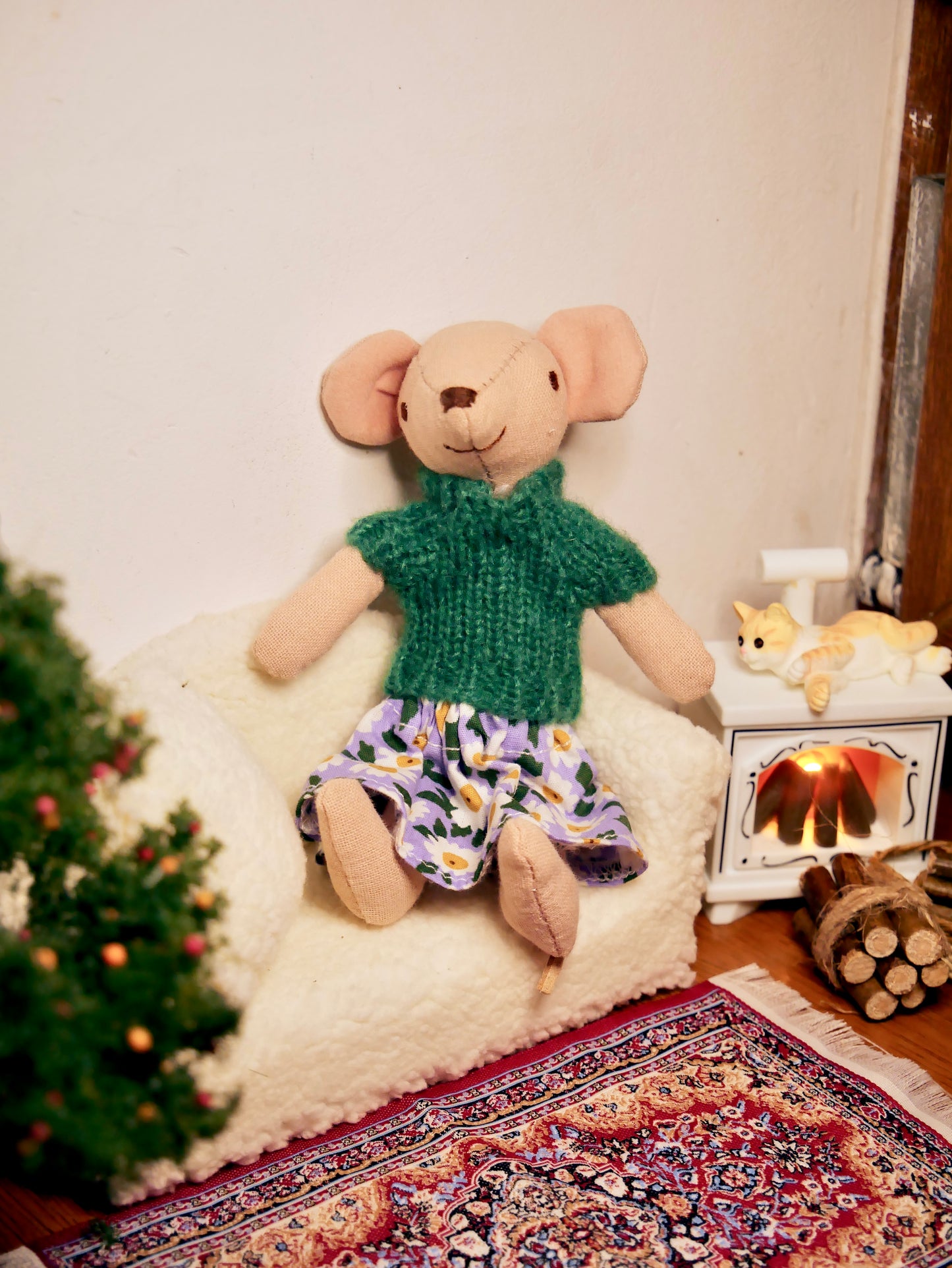 🌸 Pelytė Hana su violetiniu sijonu