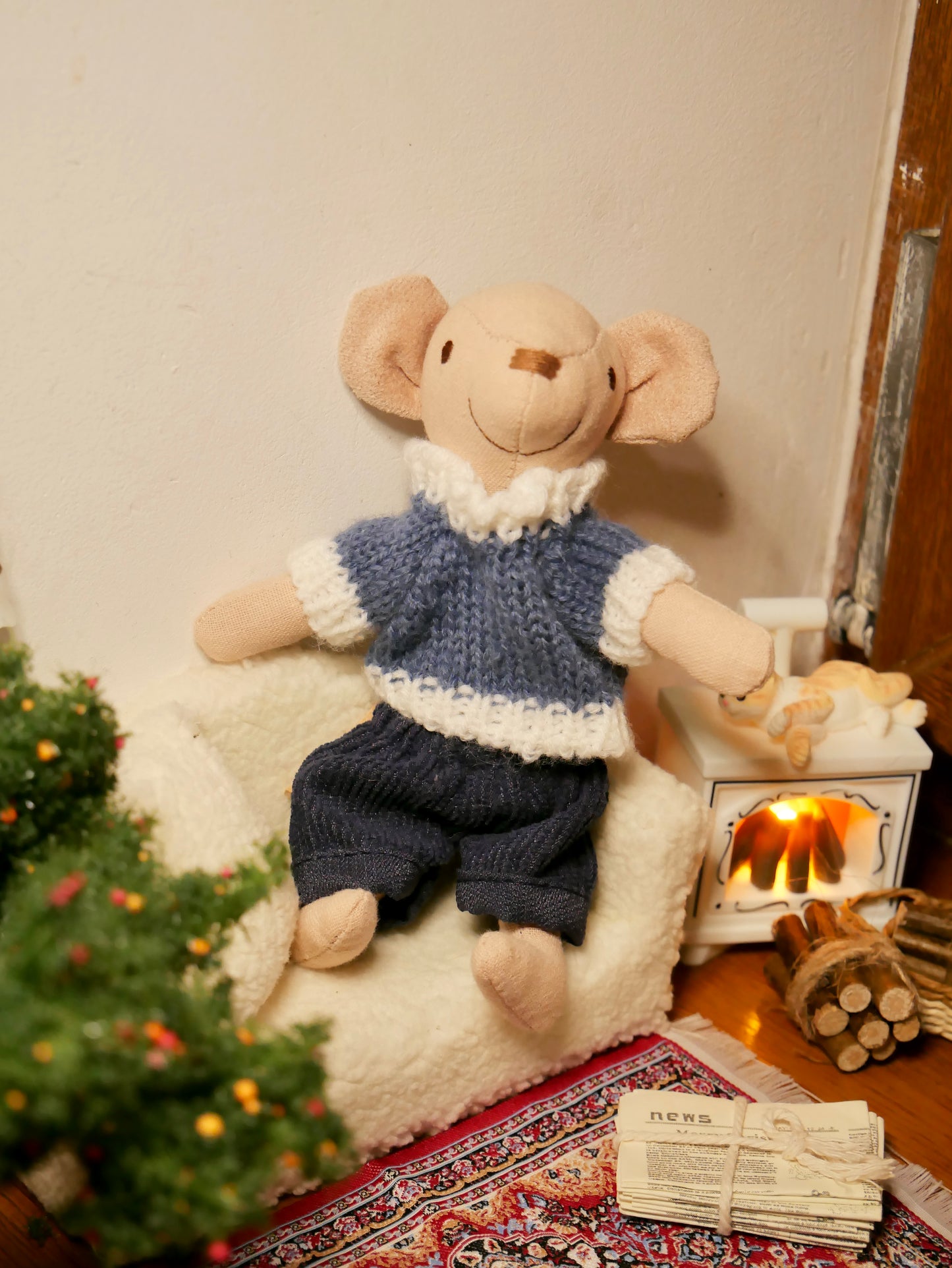 Peliukas dėdė Svirnas su megztu megztiniu