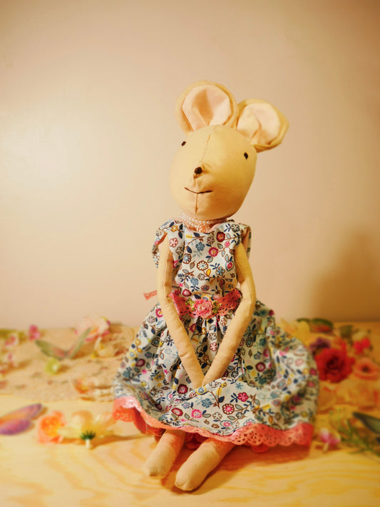 Stilingoji pelytė Paula