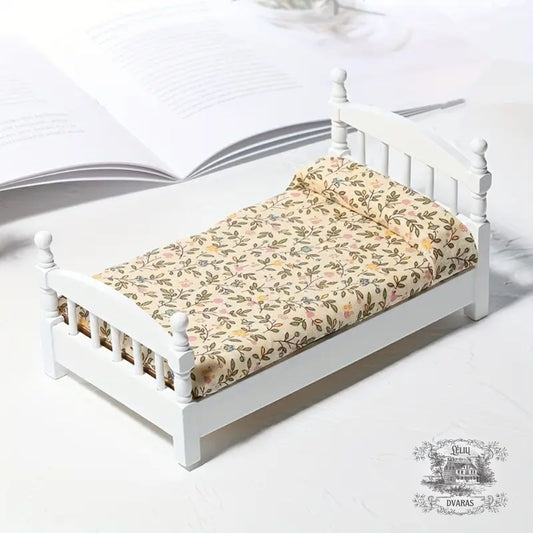 Medinė lovytė peliukams ar lėlytėms  🛏 🌸