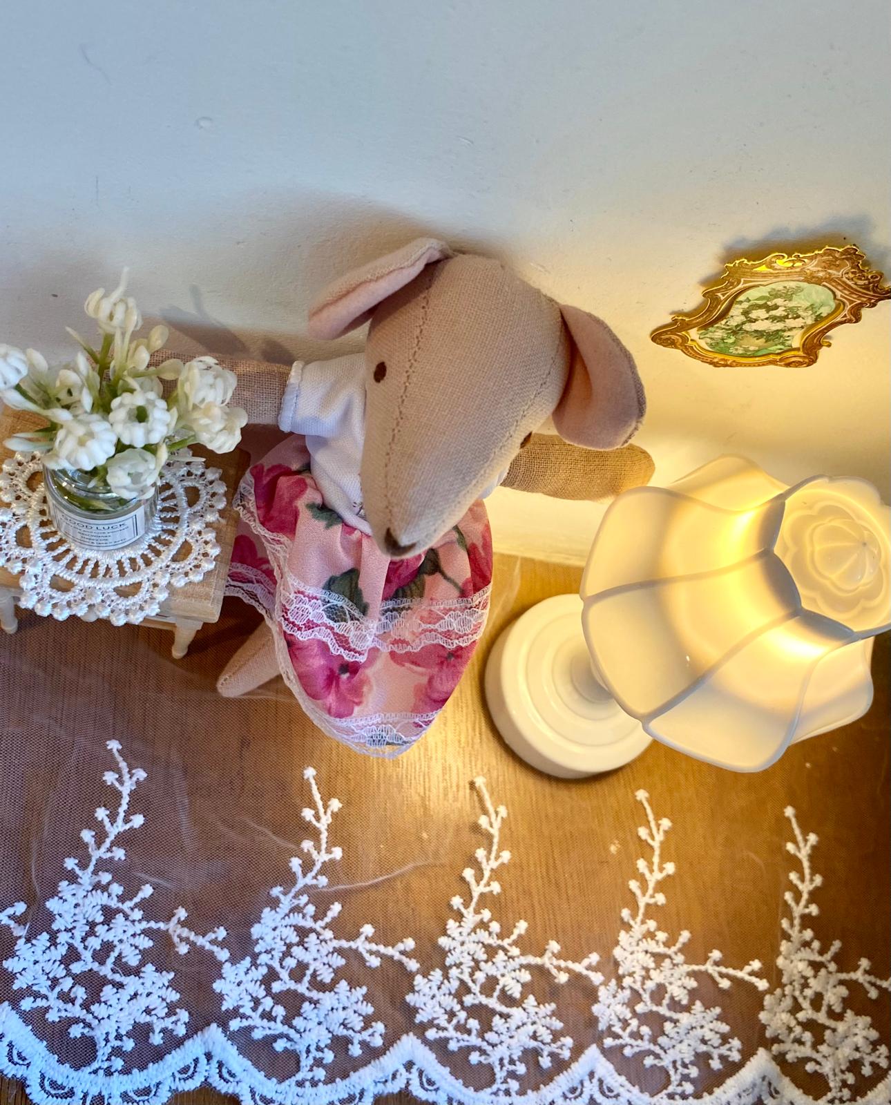 Pelytė Paula – dvaro elegancijos įsikūnijimas 🐭✨