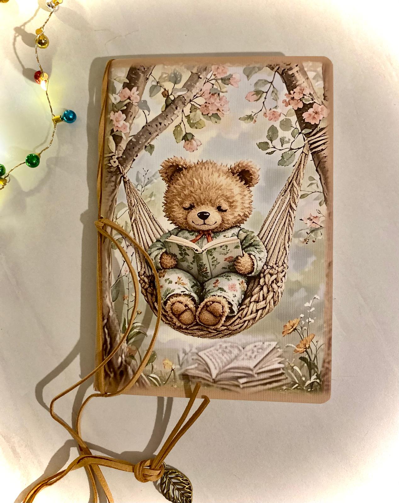 Jauki užrašų–piešimo knygutė „Meškutis hamake“