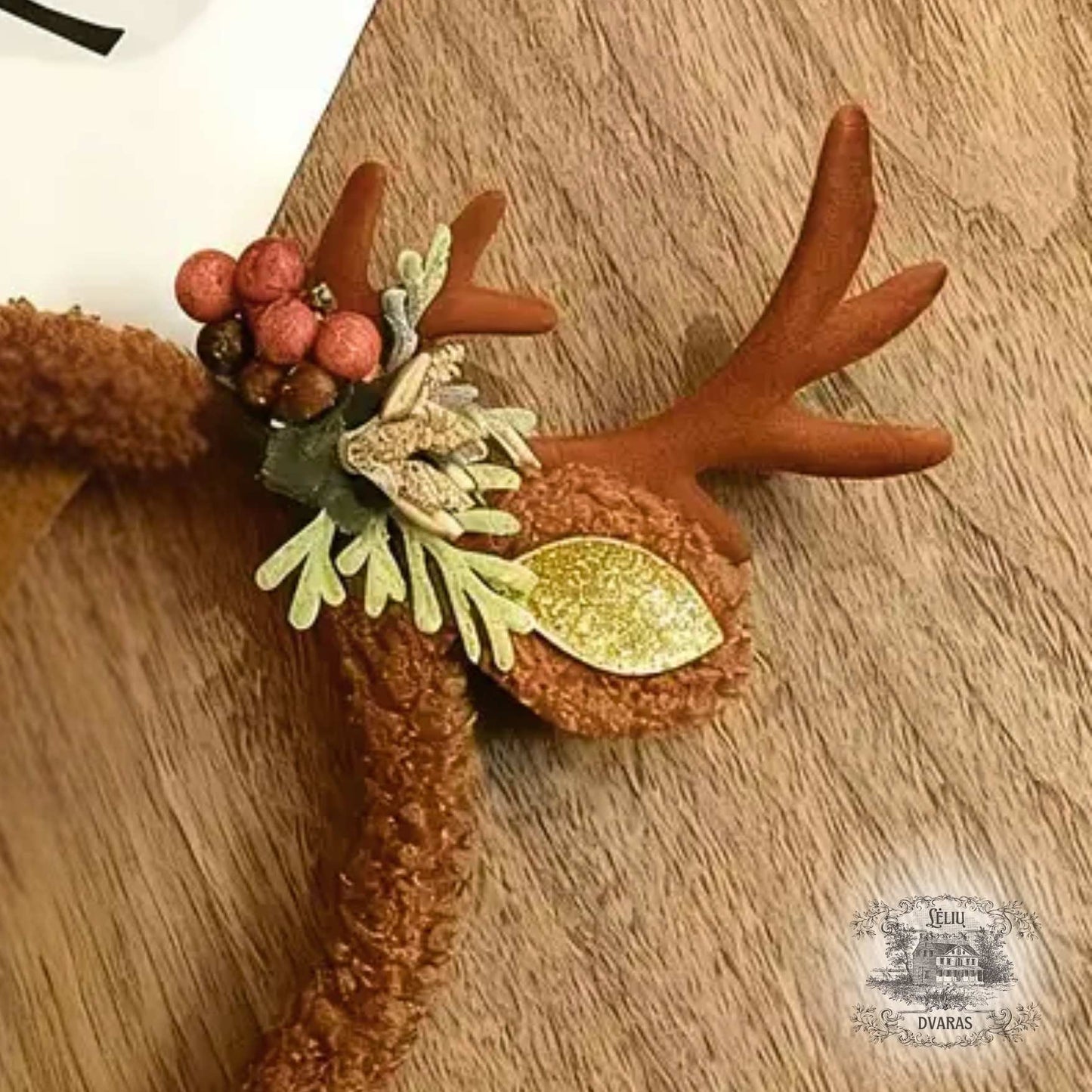 🦌 Šventinis elniuko ragų lankelis su uogomis